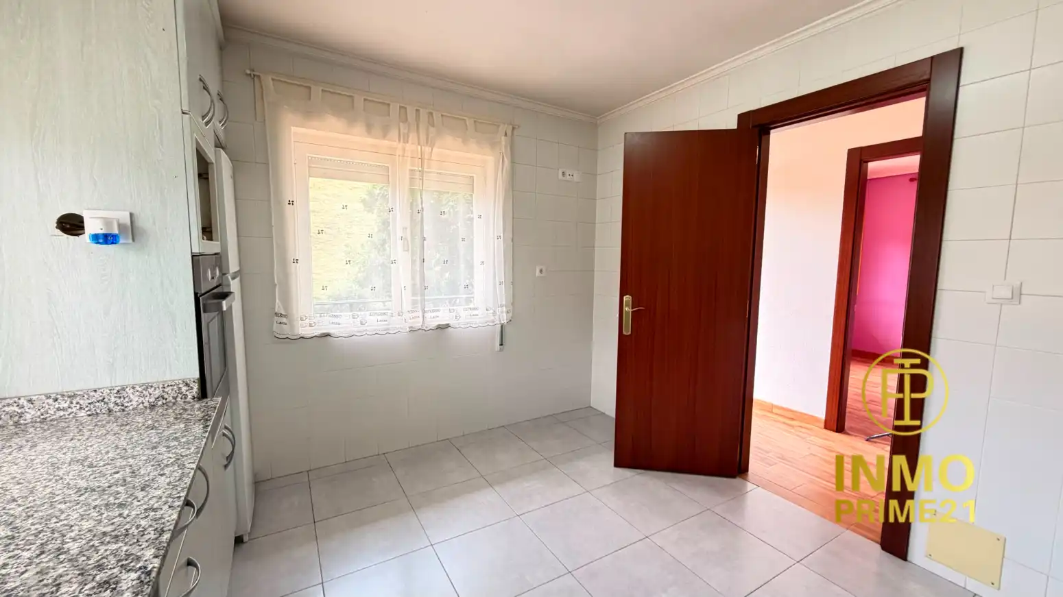 Habitación de Casa o chalet en venta en Corvera de Toranzo con Parquet y Balcón