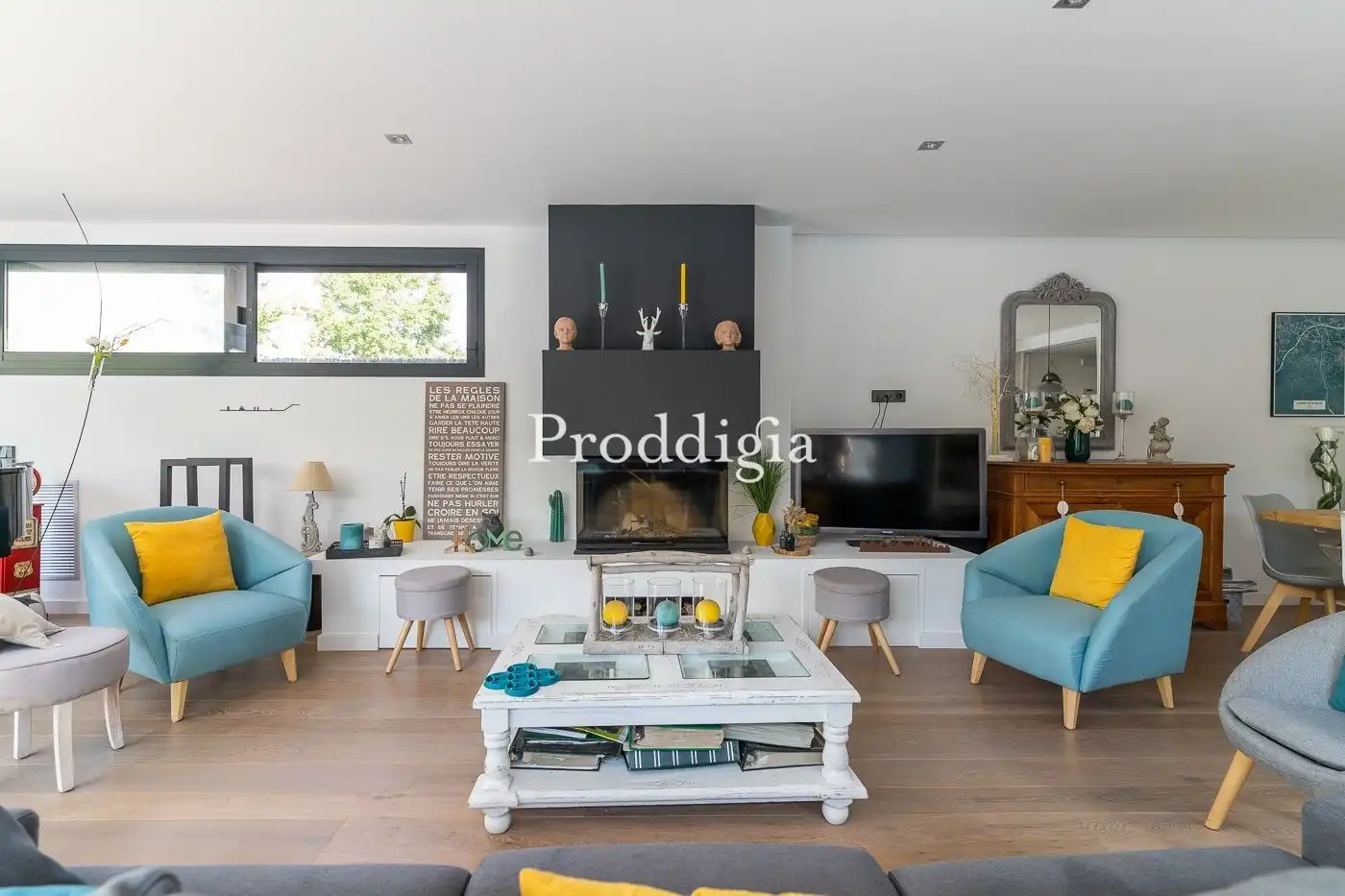 Living room of Houses for sale in Sant Cugat del Vallès  with Air Conditioner, Heating and Storage room