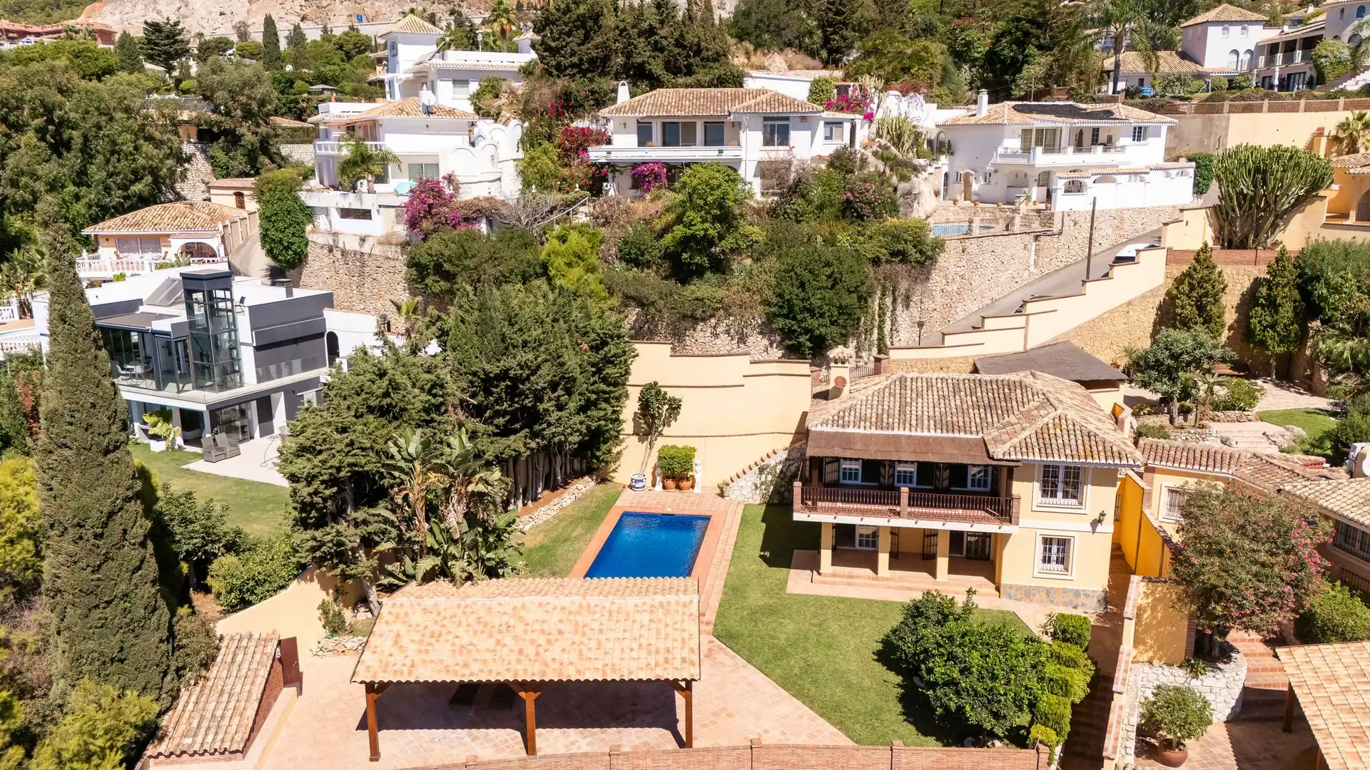 Vista exterior de Casa o chalet en venta en Benalmádena con Terraza y Balcón