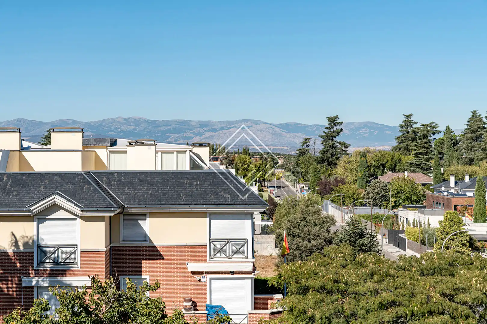 Außenansicht von Dachboden zum Verkauf in Madrid mit Klimaanlage, Heizung und Terrasse