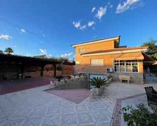 Vista exterior de Casa o xalet en venda en San Vicente del Raspeig / Sant Vicent del Raspeig amb Calefacció, Jardí privat i Terrassa