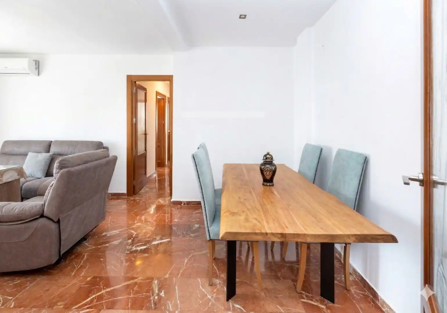 Dining room of Flat for rent in  Granada Capital  with Air Conditioner, Swimming Pool and Furnished