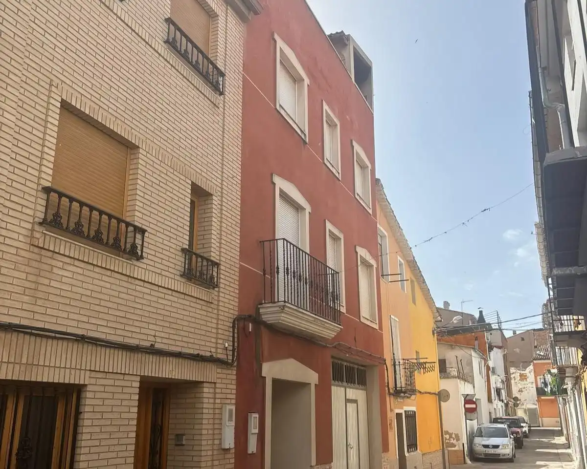 Vista exterior de Casa o xalet en venda en Utiel amb Terrassa