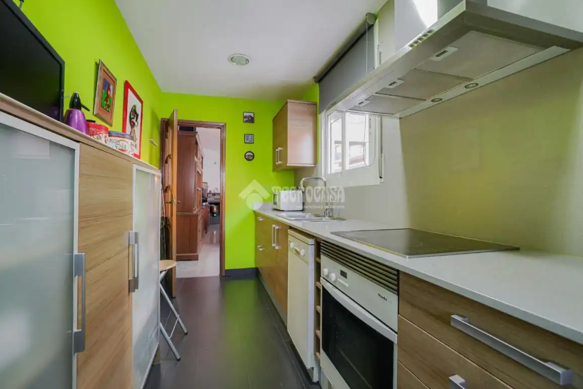 Küche von Einfamilien-Reihenhaus zum Verkauf in Terrassa mit Terrasse