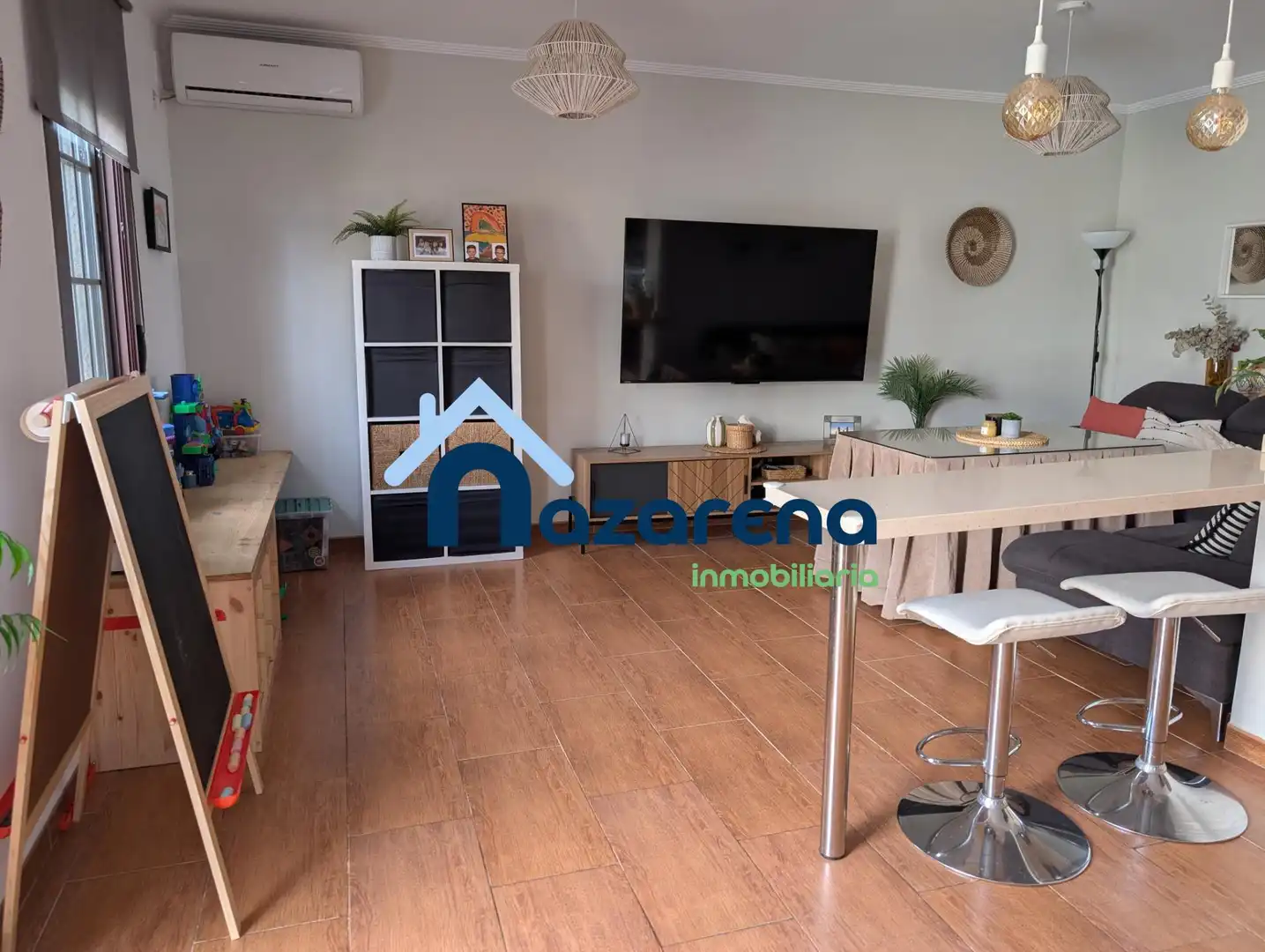 Sala de estar de Casa adosada en venta en Dos Hermanas con Aire acondicionado