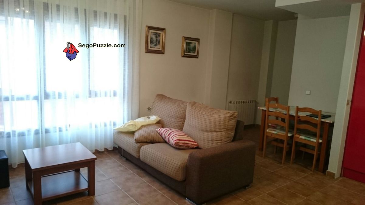 Sala de estar de Apartamento de alquiler en Espirdo con Calefacción, Trastero y Amueblado