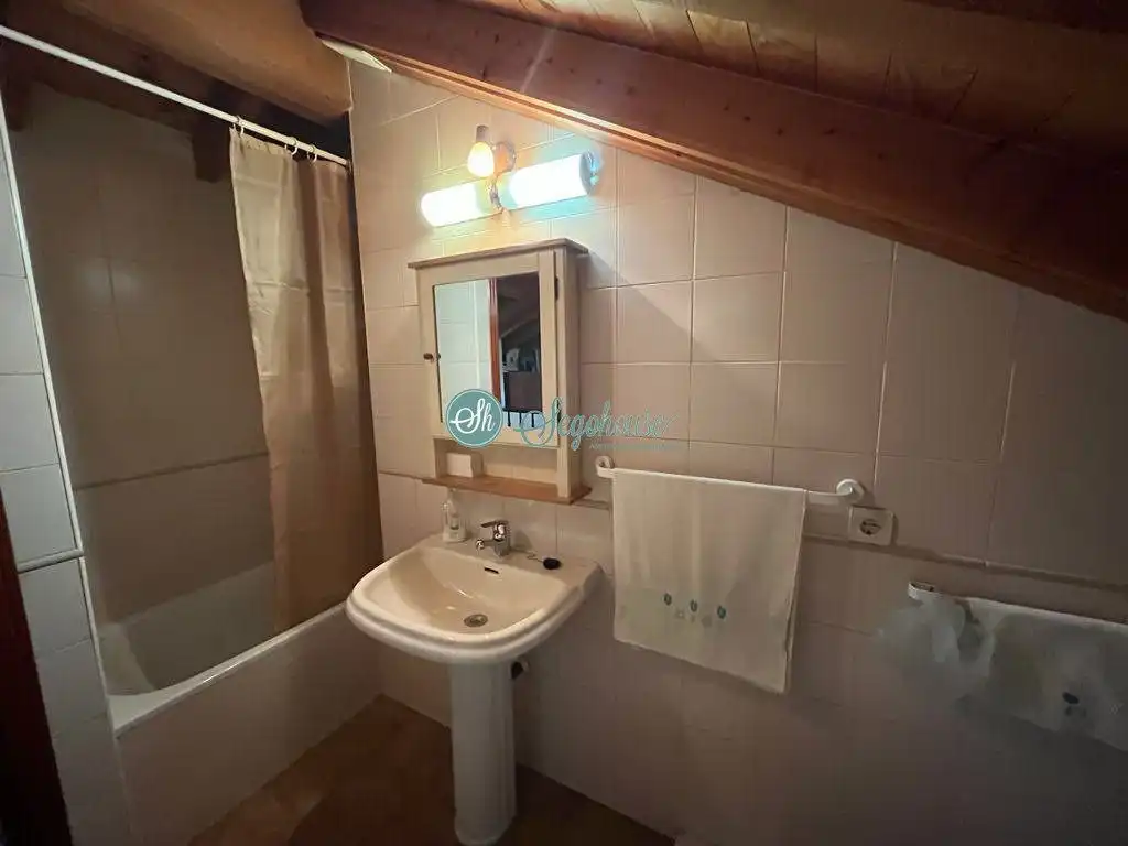 Bathroom of Flat for sale in Segovia  with Heating