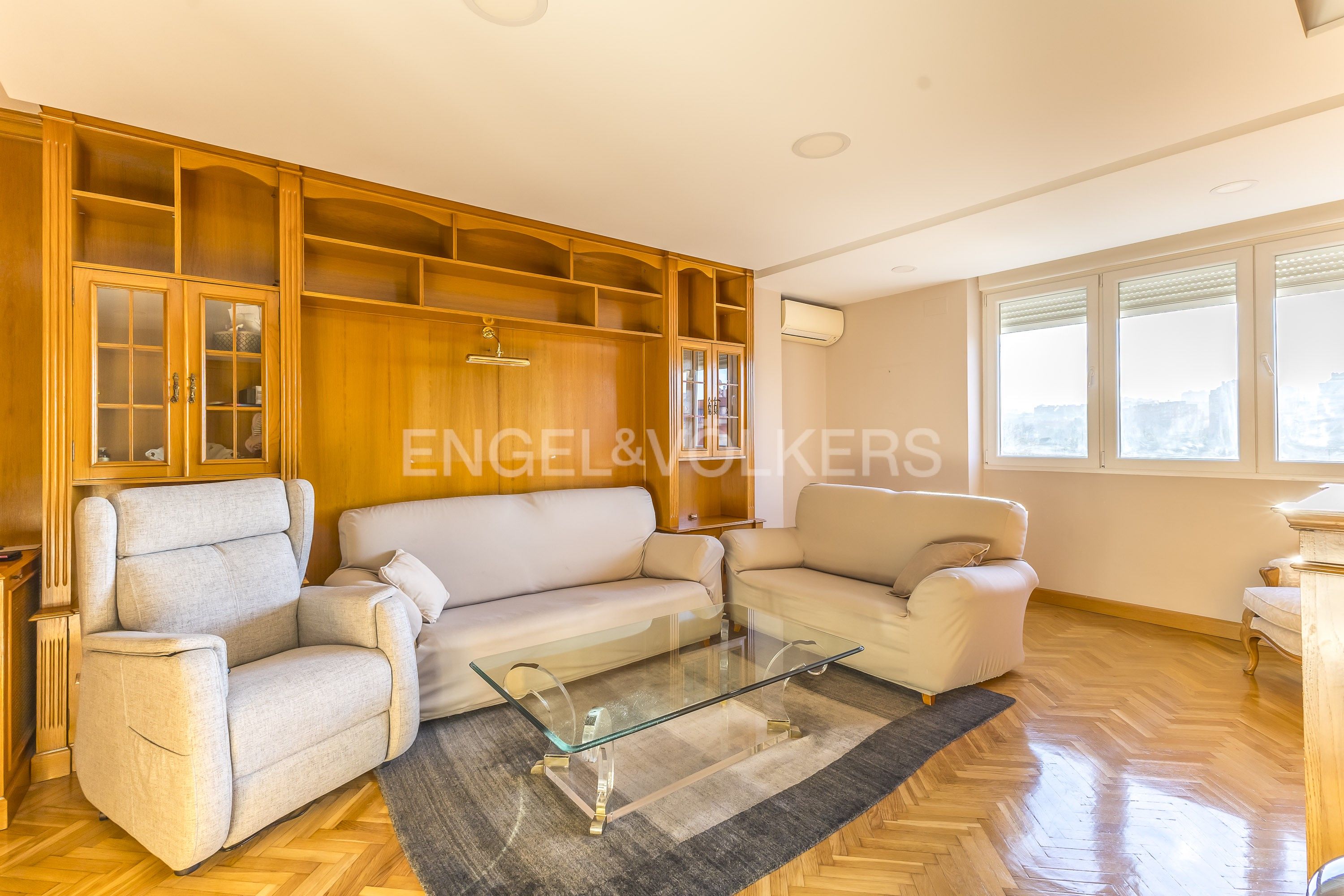 Living room of Apartment for sale in  Madrid Capital  with Air Conditioner, Heating and Private garden