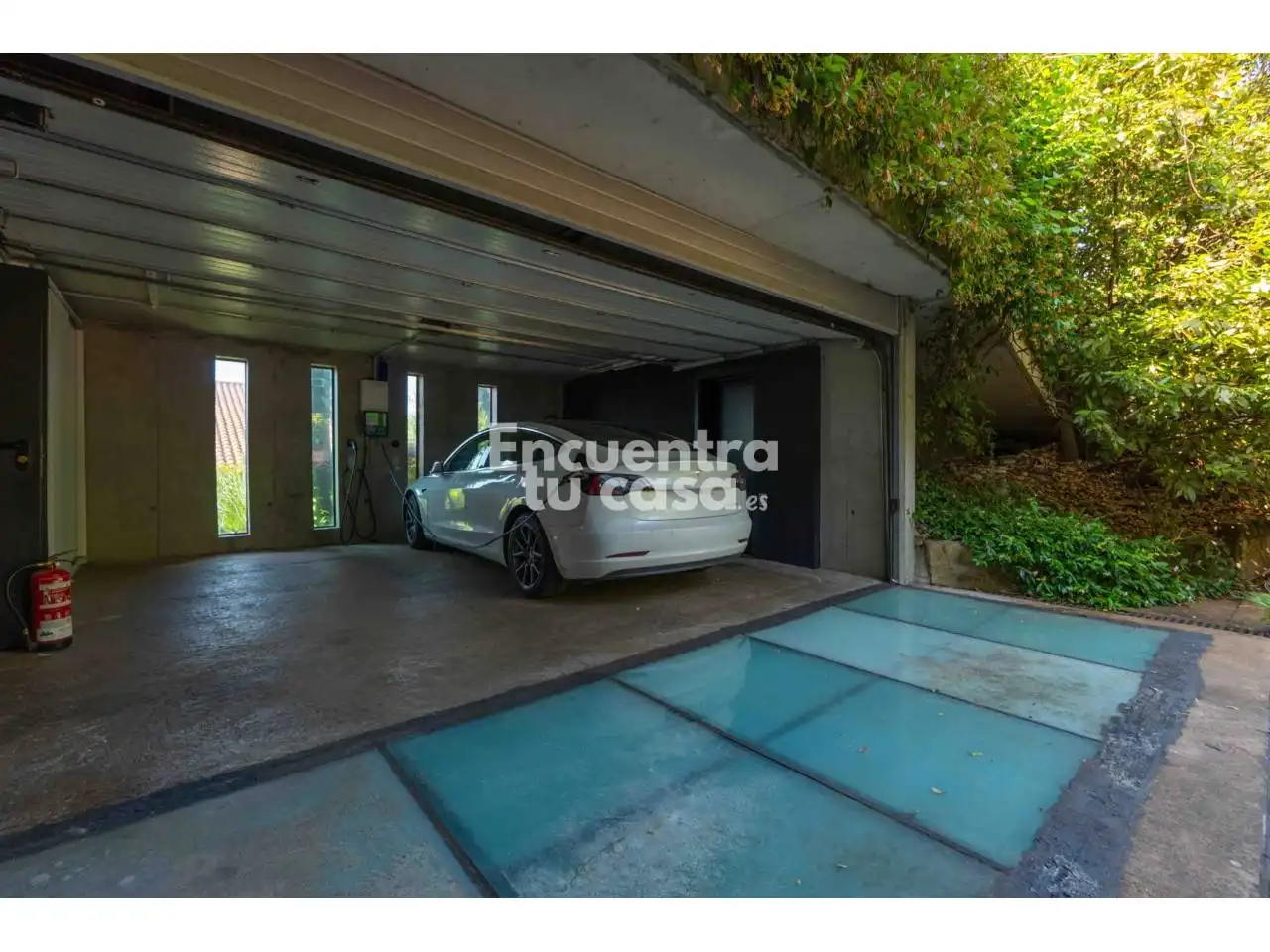 Aparcament de Casa o xalet en venda en Donostia - San Sebastián  amb Jardí privat, Terrassa i Piscina