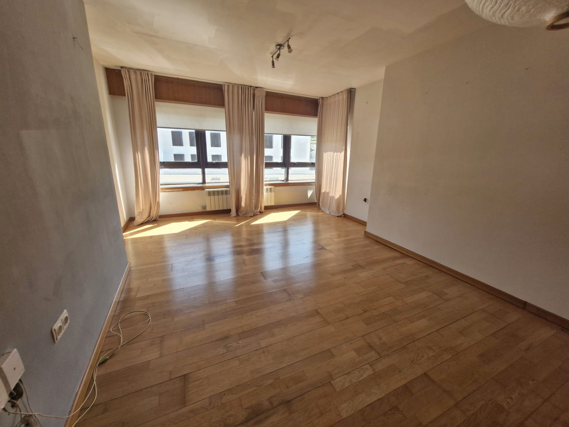 Sala d'estar de Apartament en venda en Ourense Capital  amb Calefacció, Parquet i Terrassa