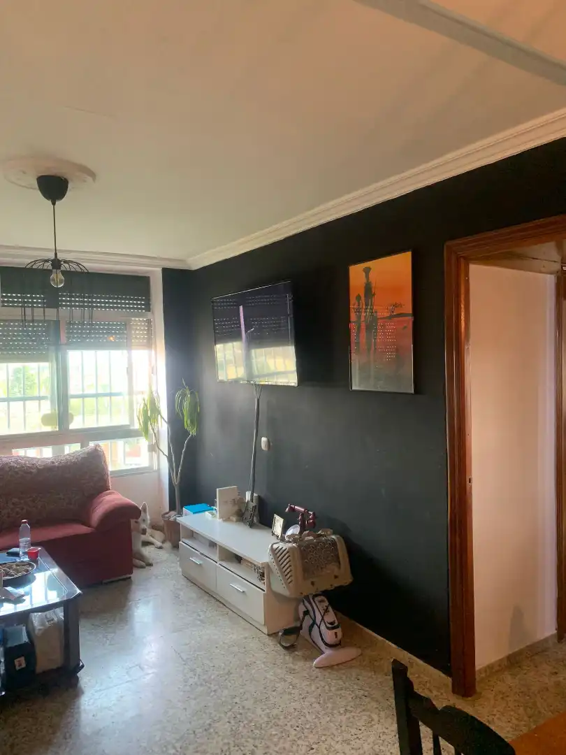 Living room of Flat for sale in Sevilla  with Air Conditioner and Furnished