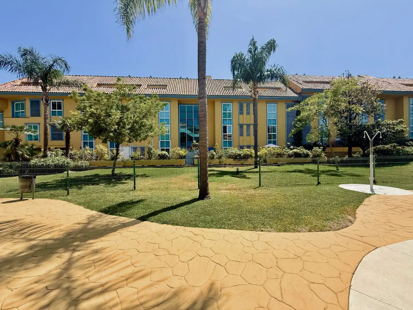 Außenansicht von Maisonette zur Miete in Marbella mit Heizung, Abstellraum und Schwimmbad