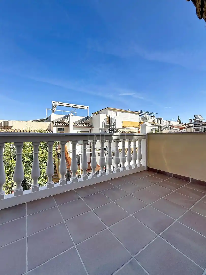 Adosado con terraza en venta en Calle VELAZQUEZ