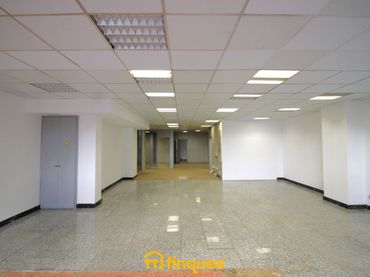 Locale commerciale in affitto a Carrer Major