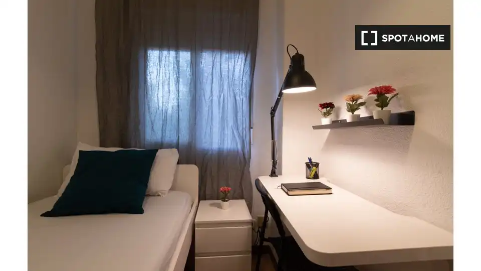 Habitación de Piso de alquiler en Madrid con Aire acondicionado, Calefacción y Amueblado