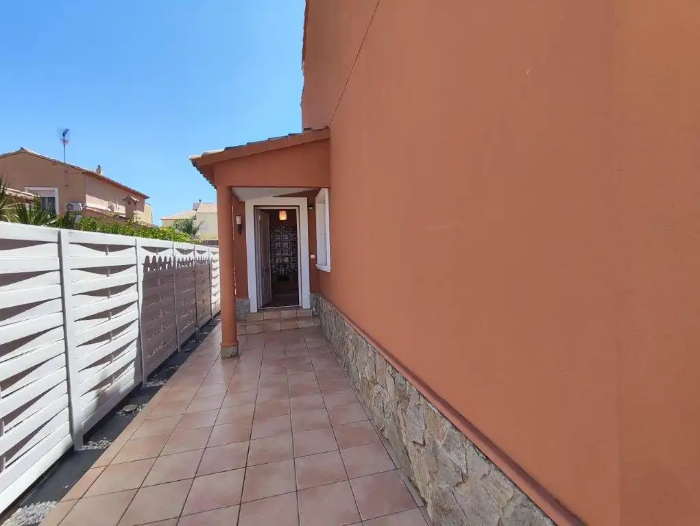 Detached house with pool for sale in El Puerto, imagen 3