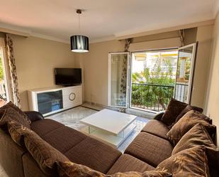 Sala d'estar de Apartament de lloguer en Marbella amb Aire condicionat, Terrassa i Piscina