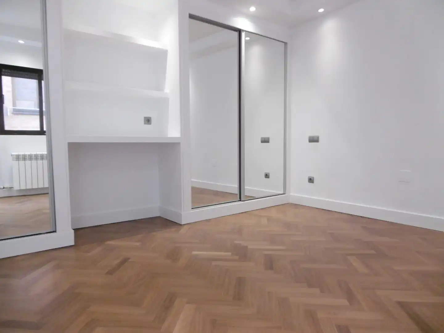 Schlafzimmer von Wohnungen zur Miete in Valladolid mit Heizung und Balkon