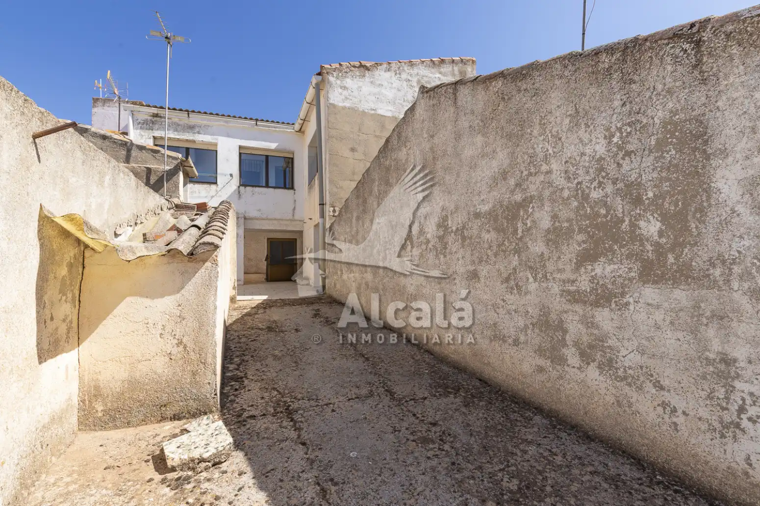 Vista exterior de Casa o chalet en venta en Alhambra con Calefacción y Amueblado