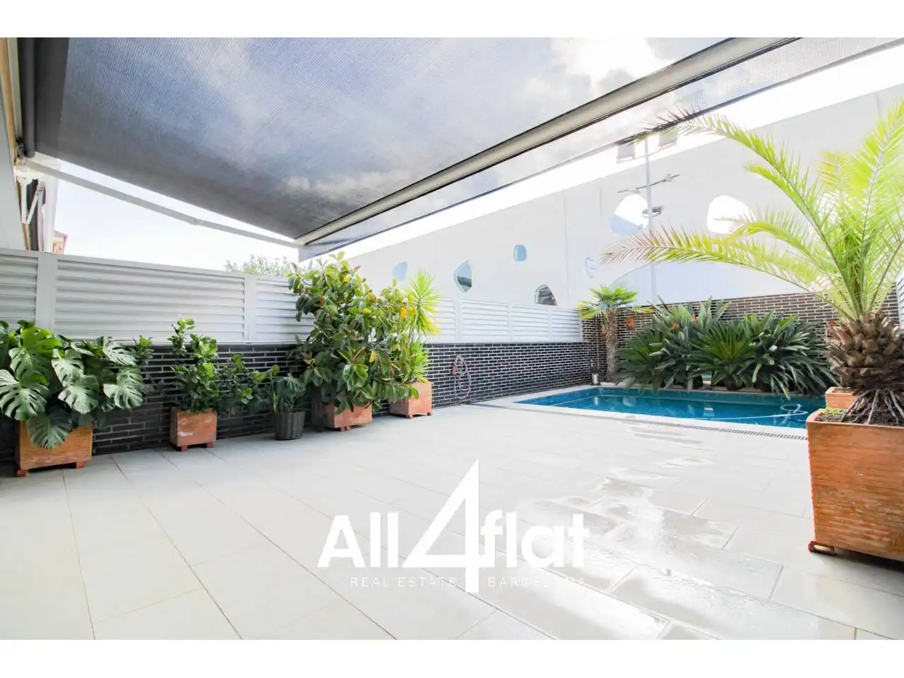 Piscina de Casa o chalet de alquiler en L'Hospitalet de Llobregat con Aire acondicionado, Calefacción y Jardín privado