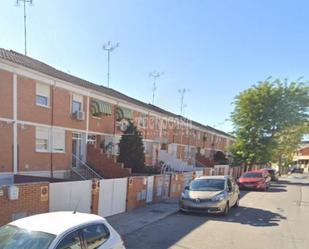 Exterior view of Single-family semi-detached for sale in Valdemoro  with Air Conditioner and Terrace