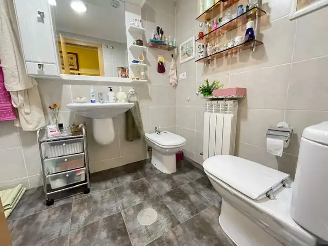 Baño de Apartamento en venta en Cistérniga con Calefacción, Trastero y Amueblado