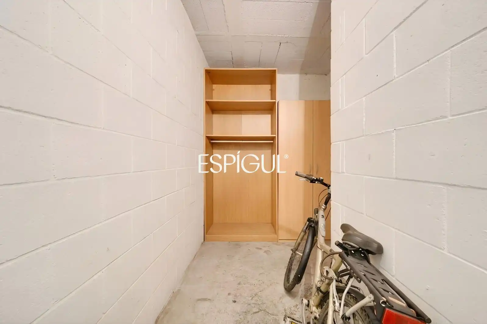 Parking de Piso en venta en Sant Cugat del Vallès con Calefacción, Parquet y Terraza