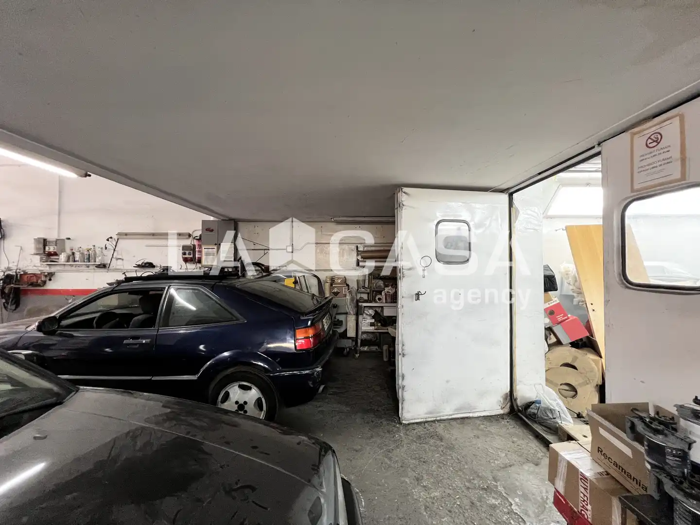 Aparcament de Nau industrial en venda en Artigues - Llefià