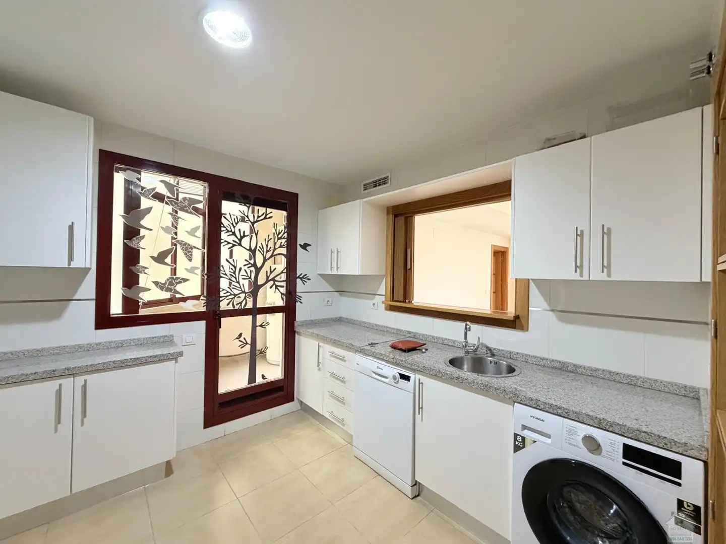 Kitchen of Flat for rent in Sevilla  with Air Conditioner, Storage room and Community pool
