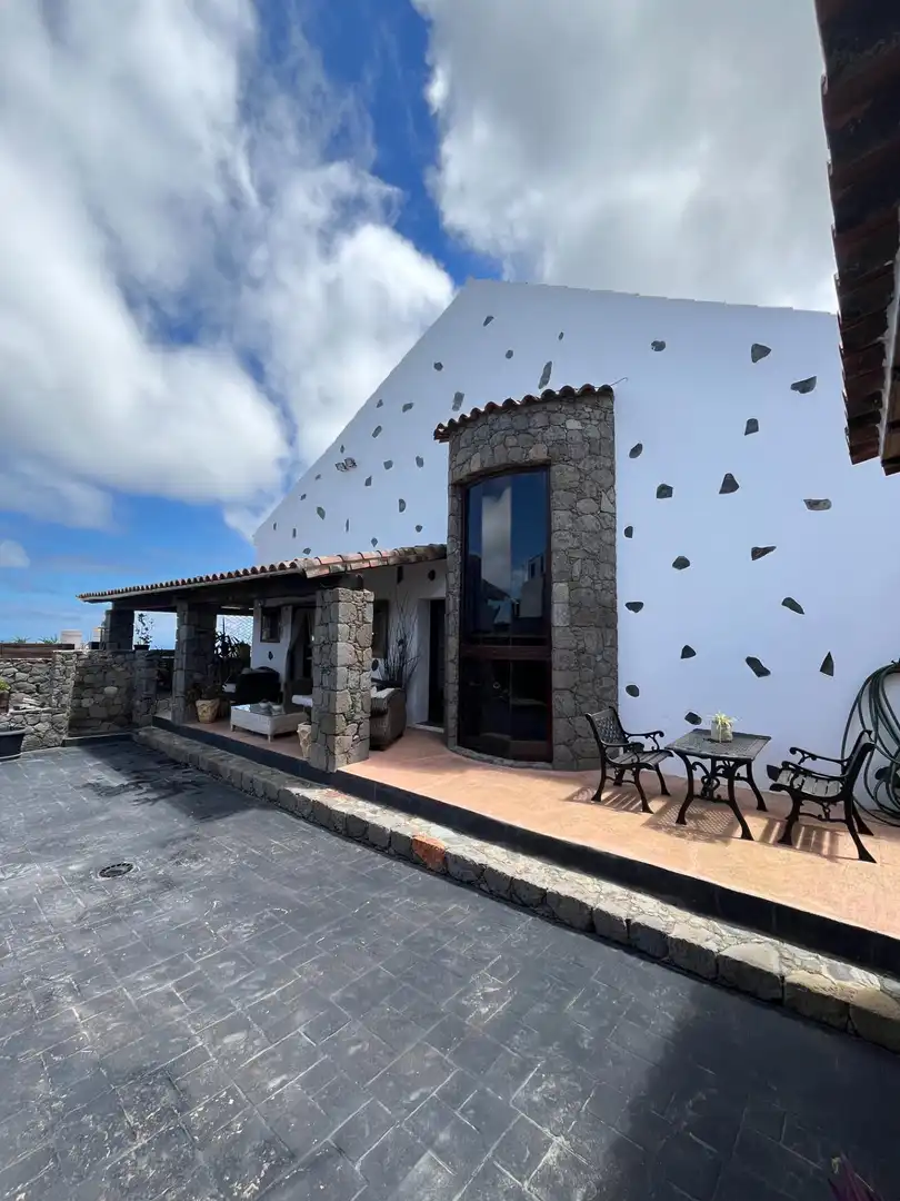 Vista exterior de Casa o chalet en venta en Moya (Las Palmas) con Jardín privado, Terraza y Amueblado