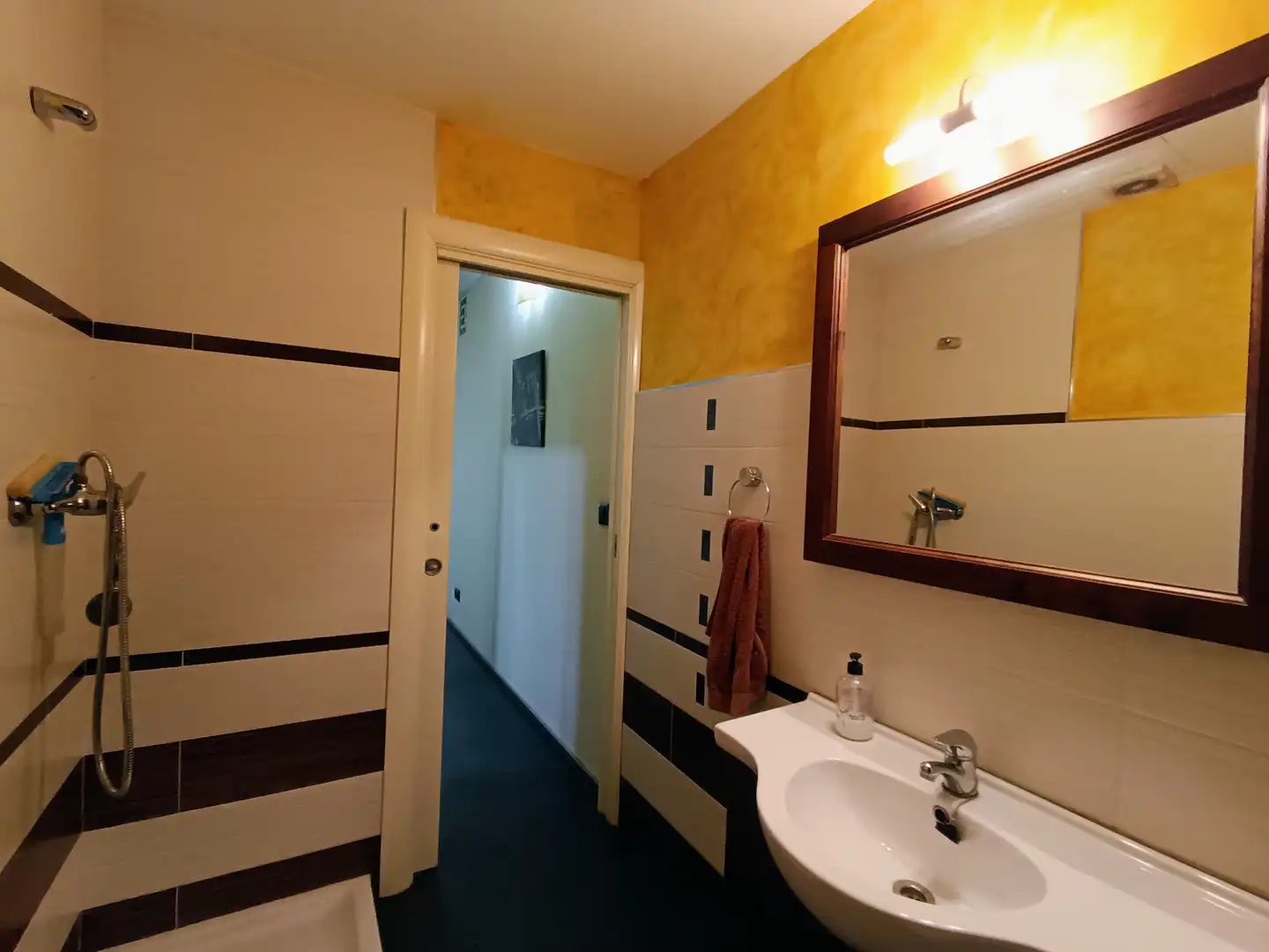 Baño de Local en venta en Alicante / Alacant con Aire acondicionado, Amueblado y Internet
