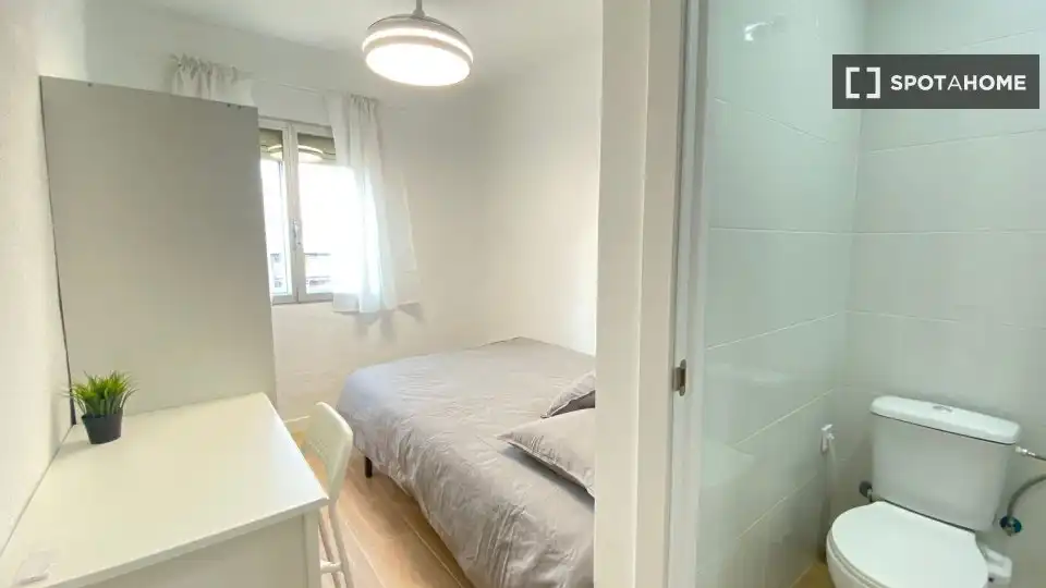 Bedroom of Flat for rent in Madrid  with Air Conditioner, Heating and Furnished