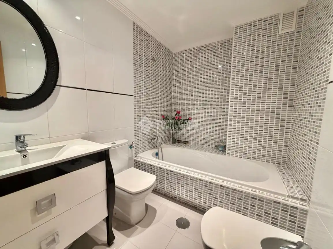 Bathroom of Flat for sale in Palencia  with Heating, Terrace and Storage room