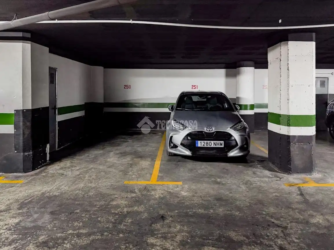 Aparcament de Garatge en venda en Granada