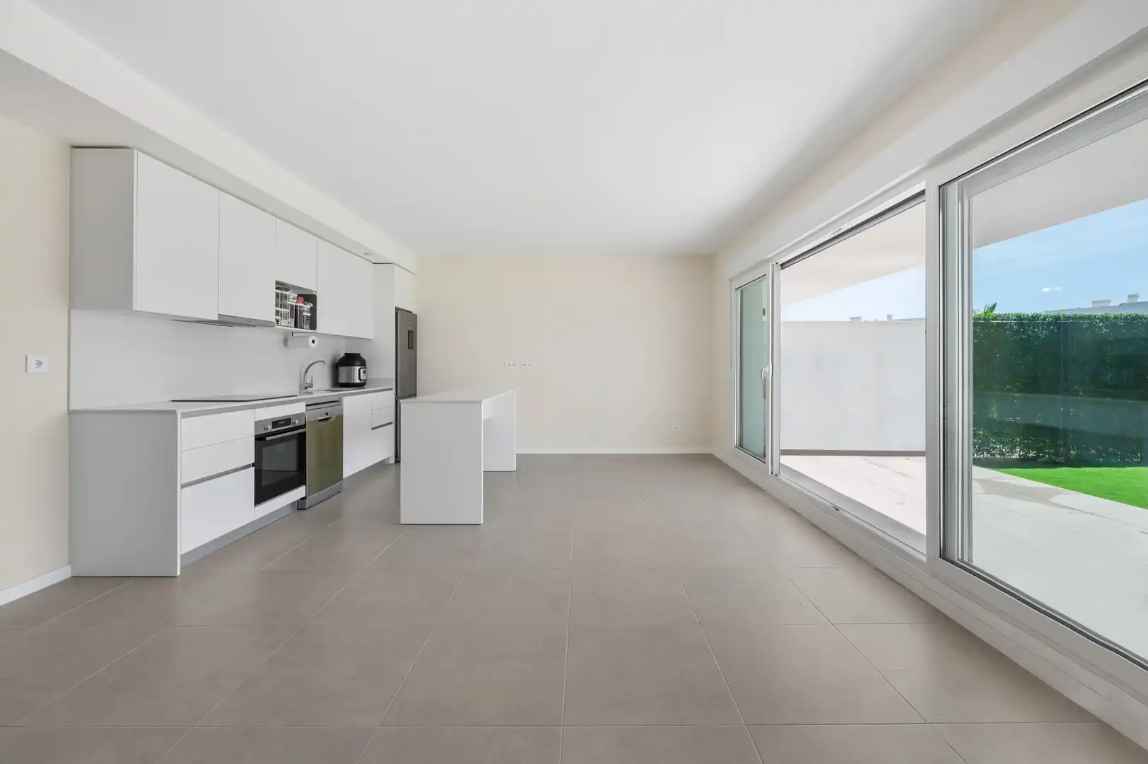 Kitchen of Ground floor for sale in Estepona  with Air Conditioner, Private garden and Terrace