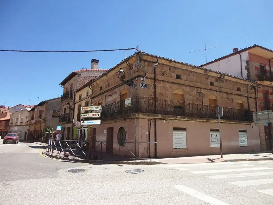 Vista exterior de Edificio en venta en Salas de los Infantes
