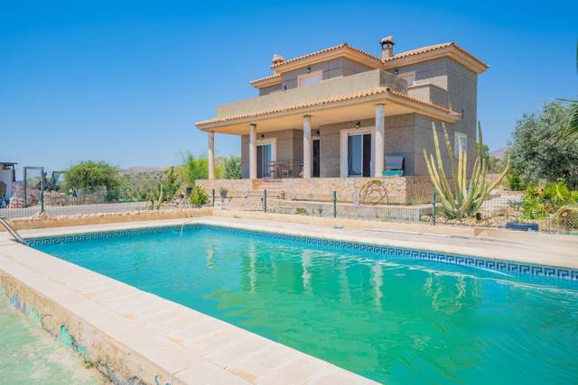 Casa-chalet en Venta en Avenida de los Árboles en Moralet