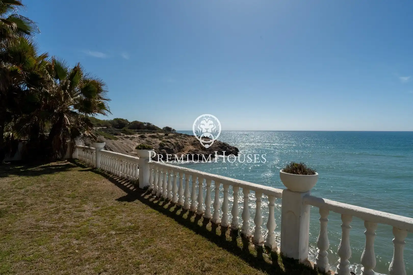 Terrace of Houses for sale in Vilanova i la Geltrú  with Air Conditioner, Heating and Private garden