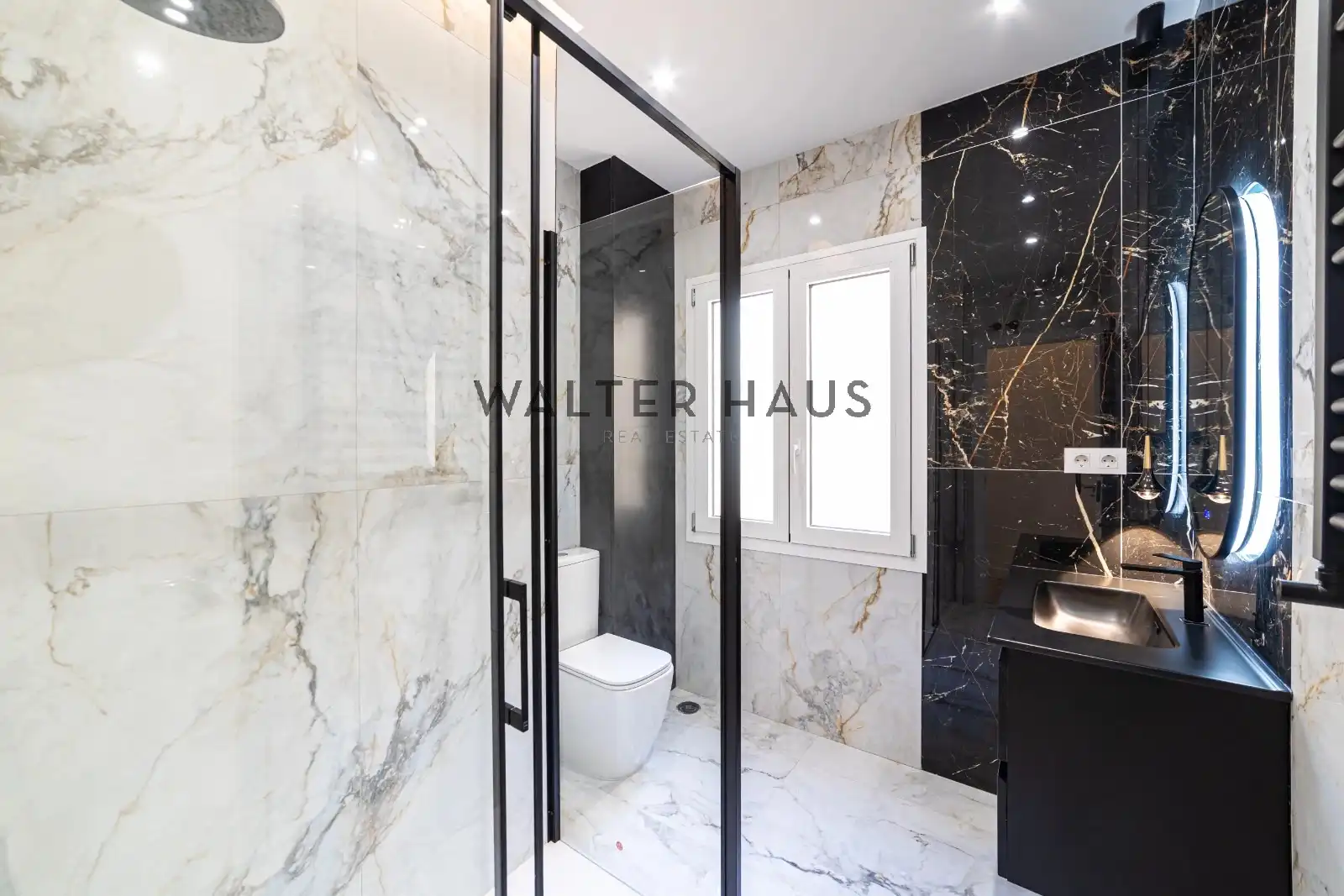 Bathroom of Flat for rent in Madrid  with Air Conditioner, Heating and Storage room