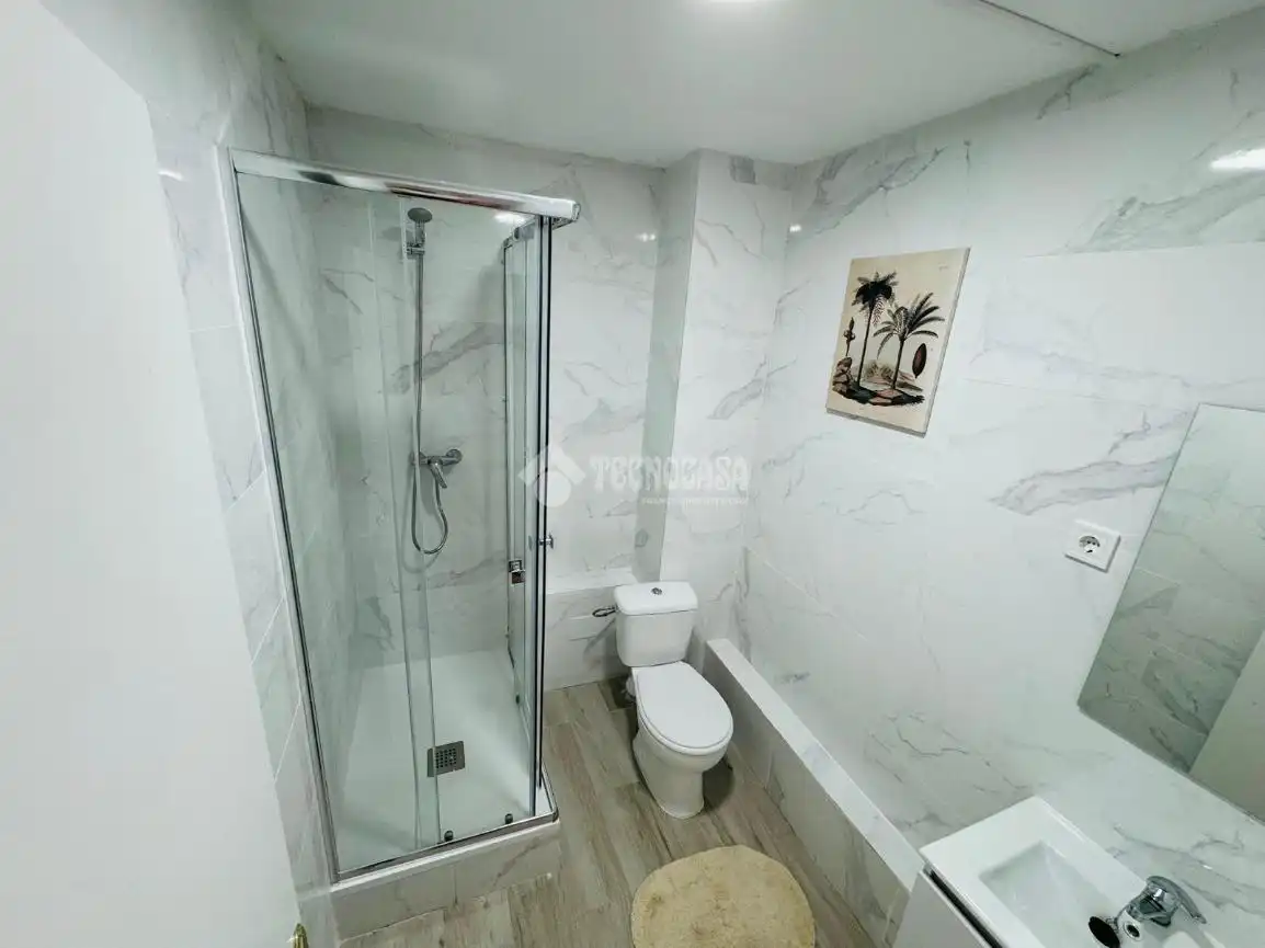 Bathroom of Buildings for sale in Madrid