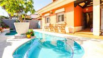 Vista exterior de Casa o xalet en venda en Chiclana de la Frontera amb Aire condicionat, Calefacció i Jardí privat