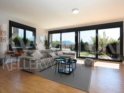 Living room of Single-family semi-detached for sale in Oiartzun  with Terrace, Swimming Pool and Balcony