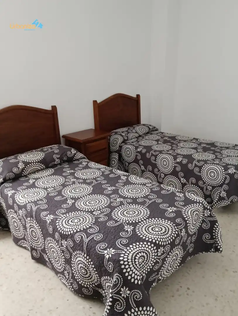 Dormitori de Apartament de lloguer en Badajoz amb Aire condicionat, Moblat i Piscina comunitària
