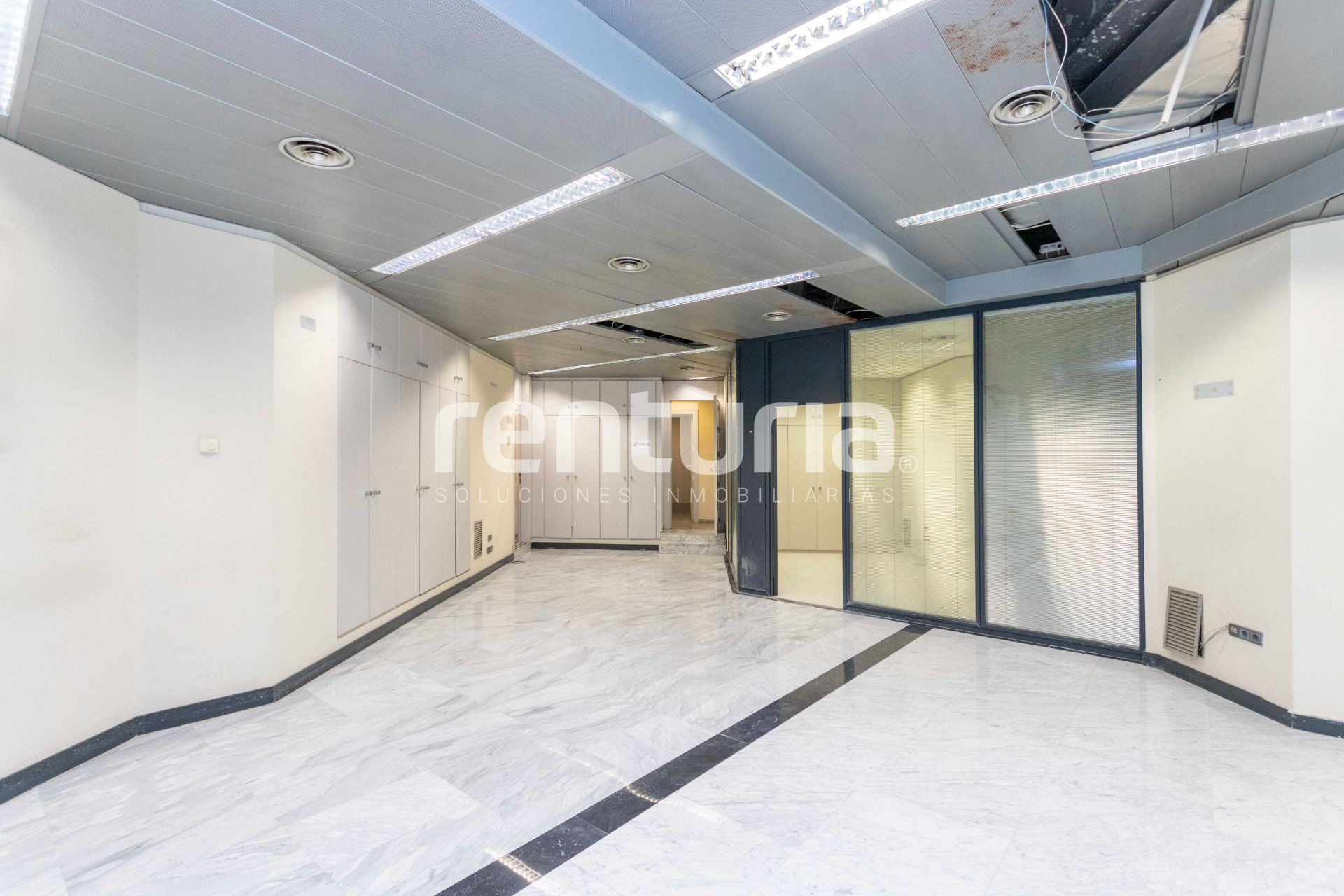 Premises for sale in  Valencia Capital  with Air Conditioner and Alarm