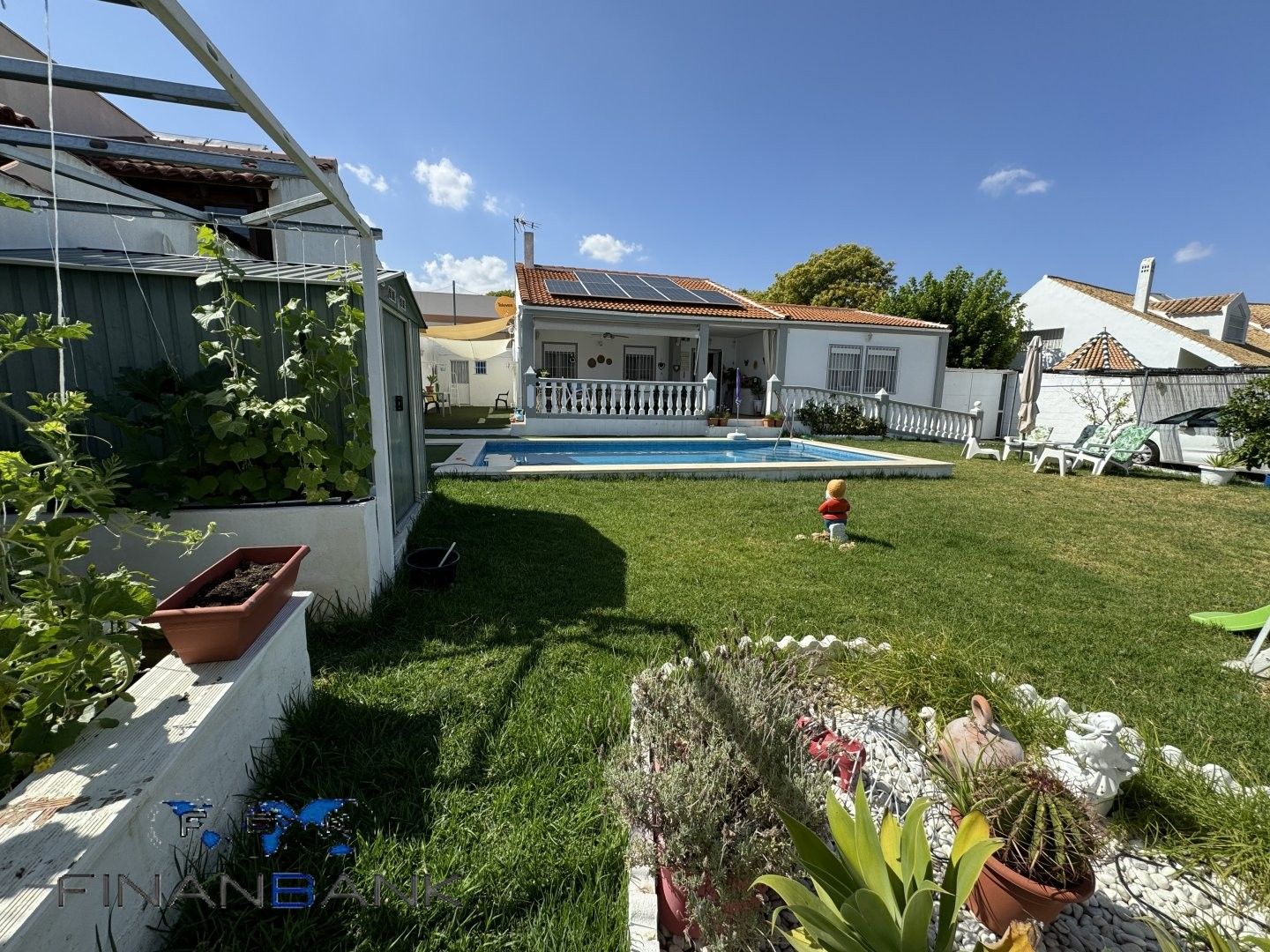 Swimming pool of House or chalet for sale in Bormujos  with Air Conditioner and Swimming Pool