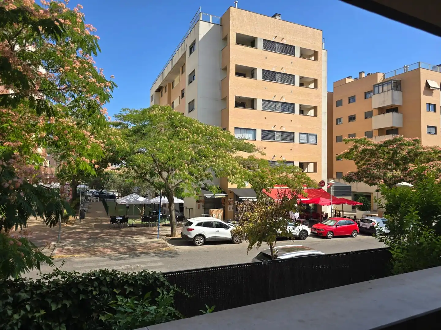 Vista exterior de Pis en venda en Mairena del Aljarafe amb Aire condicionat i Terrassa