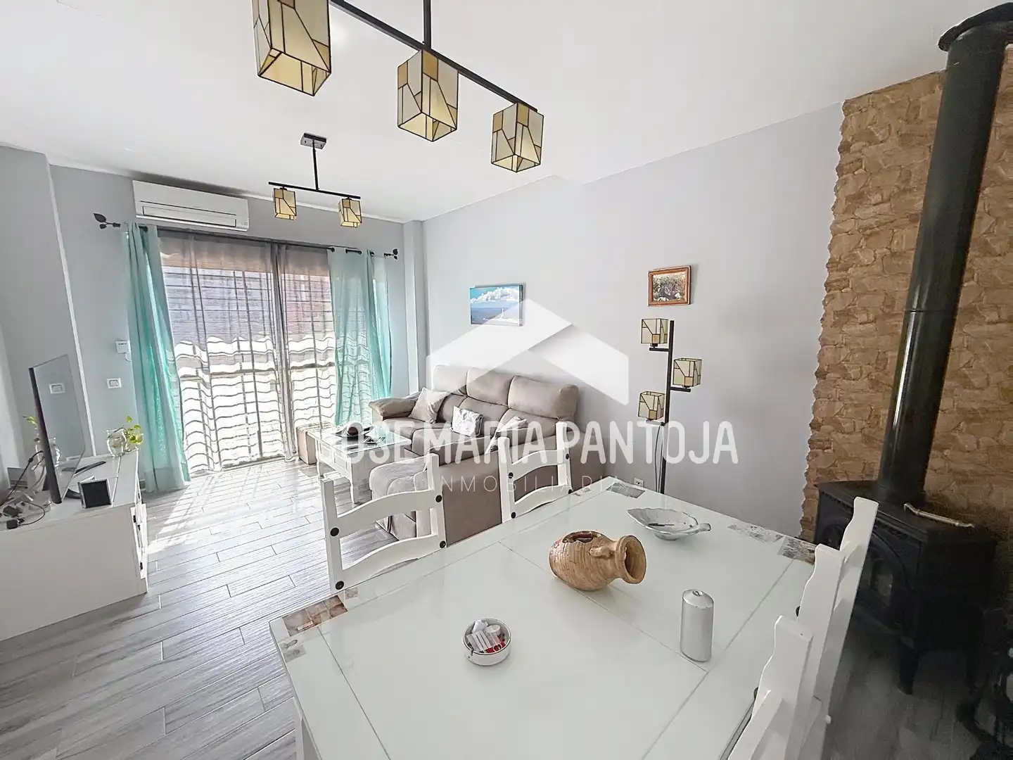 Sala d'estar de Casa adosada en venda en Jerez de la Frontera amb Aire condicionat, Calefacció i Terrassa
