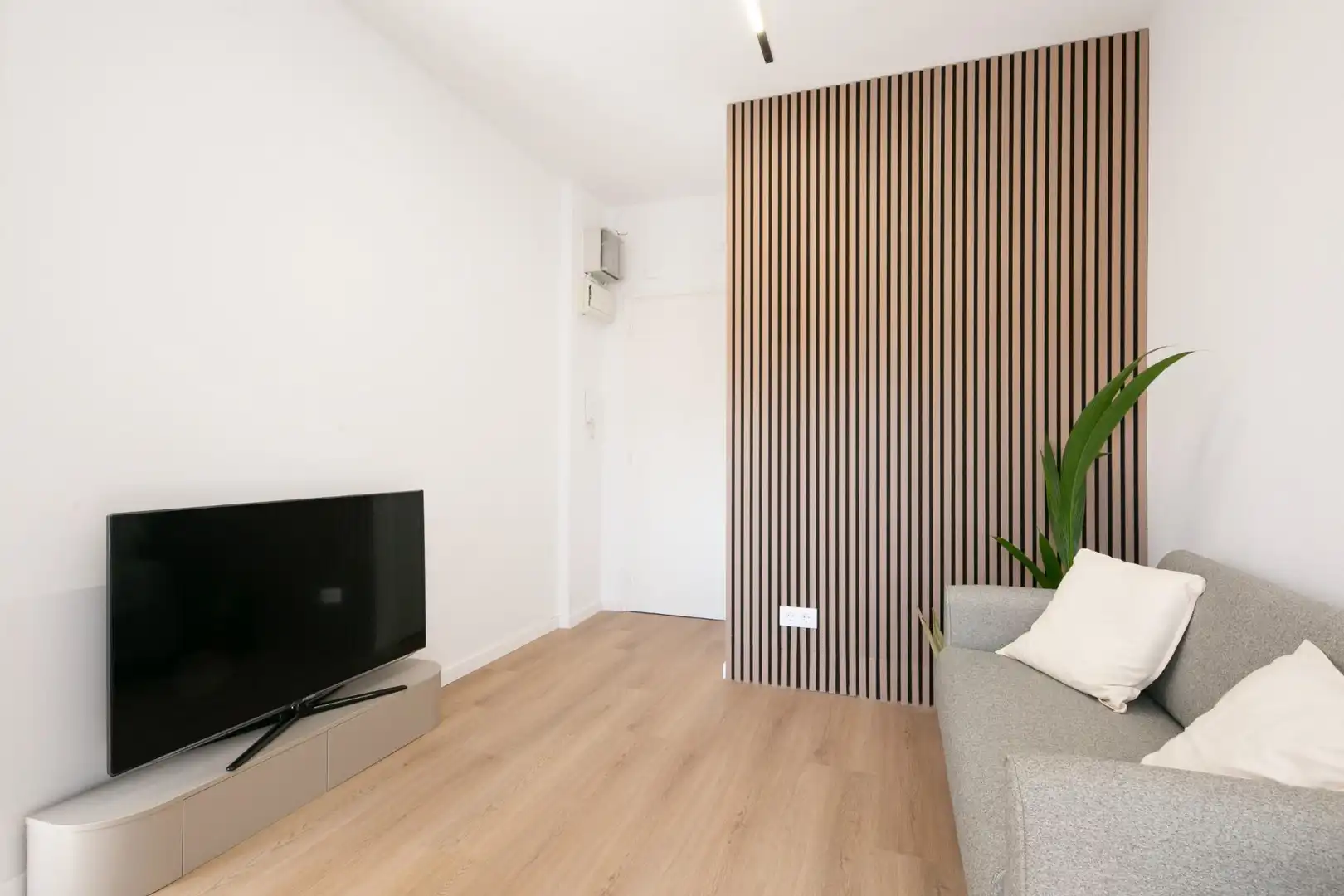 Living room of Flat for sale in L'Hospitalet de Llobregat  with Air Conditioner, Heating and Parquet flooring
