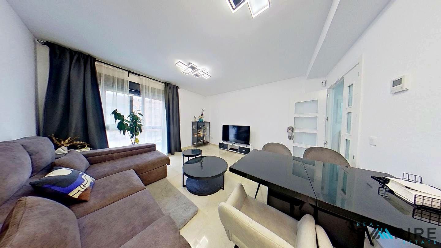 Living room of Flat for share in Parla  with Air Conditioner, Heating and Private garden