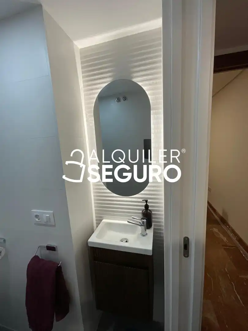 Bany de Pis de lloguer en Sevilla amb Aire condicionat i Terrassa